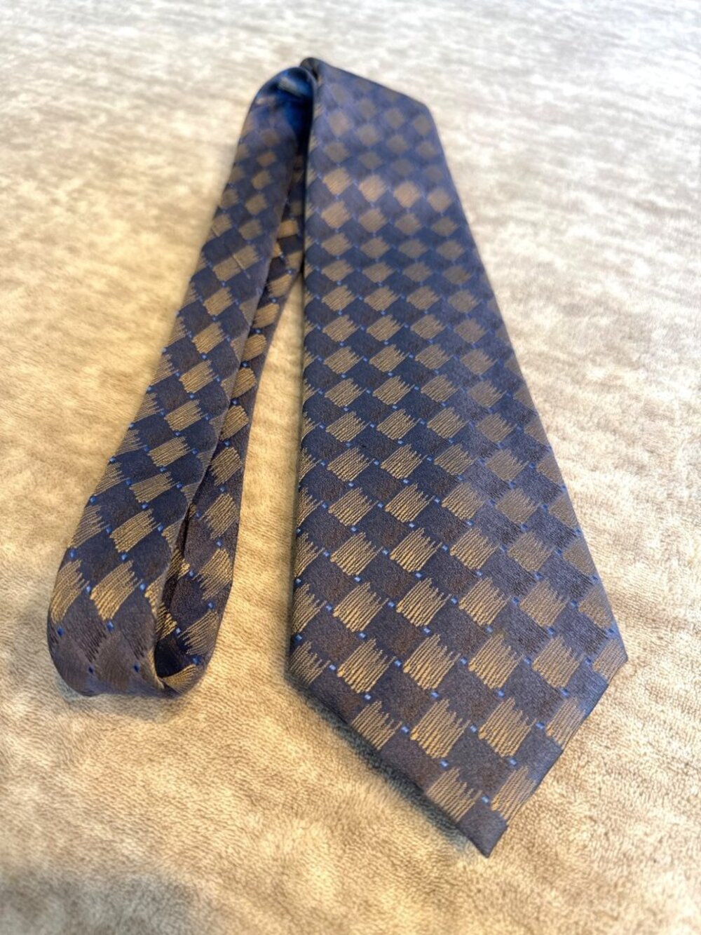 Kenneth Cole New York Blue Grey Checked Tie 100% Silk Hand Made